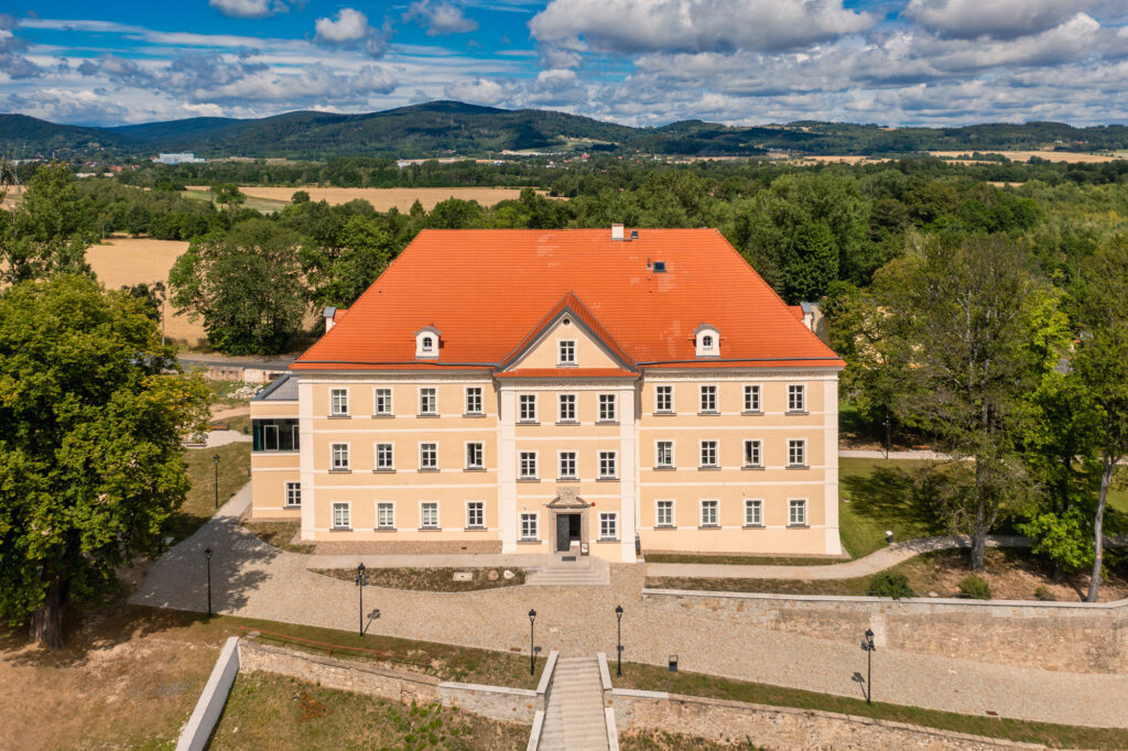 sobieszow palace overview