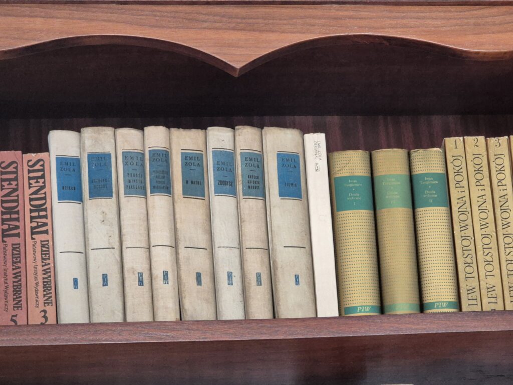 🛍️ Jelenia Góra Antique Fair 2026 – A Unique Experience Near Olympia Guest House 20260411 113857