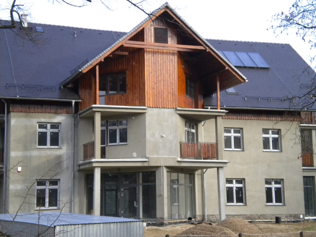 🏡 A Brief History of Olympia Guest House – A Place Shaped by Dreams and Tradition odbudowa xii 09 035