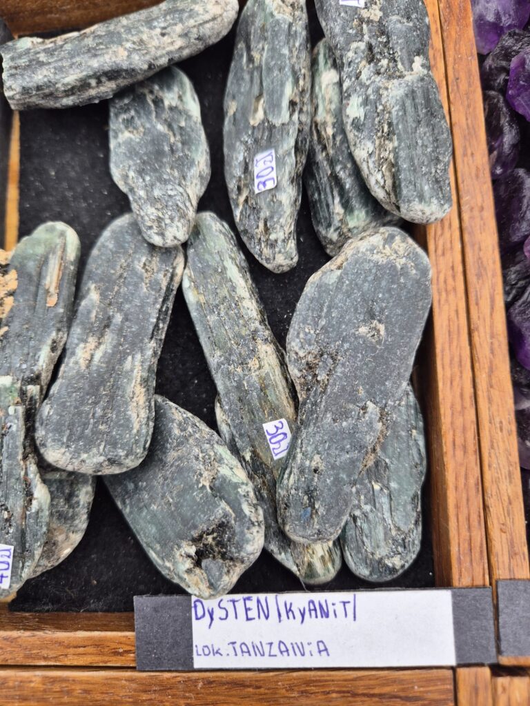 💎 Karkonoska Mineral Fair in Cieplice – A Unique Event in the Heart of the Karkonosze Region dystenkyanit